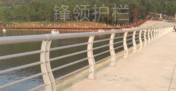 河道防撞護欄的性能評判準則是什么？